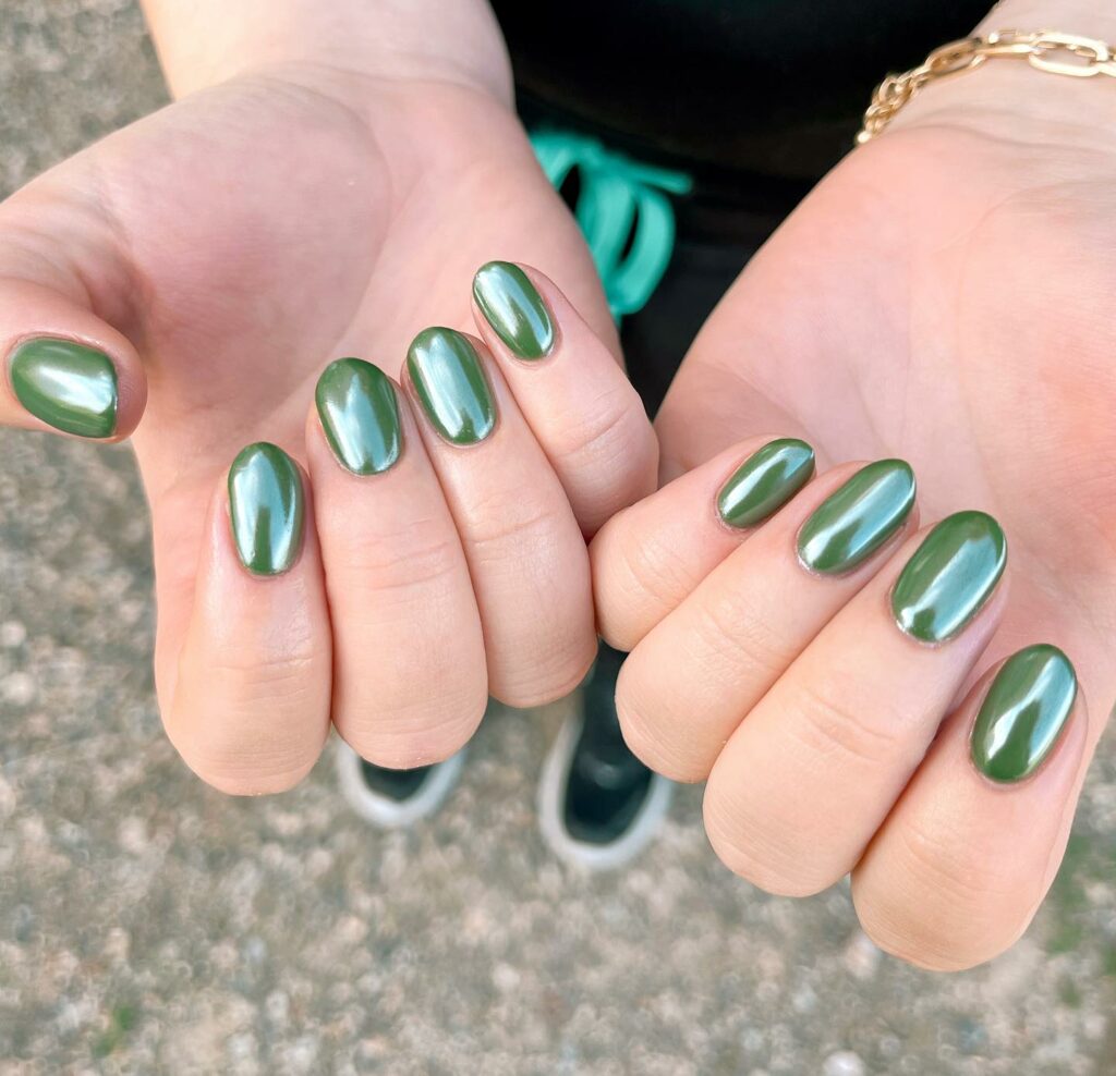 Short Round Green Chrome Nails