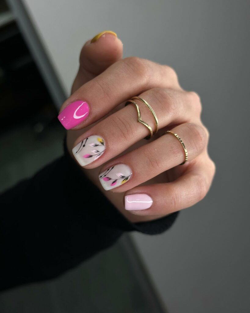 White And Pink Short Summer Nails With Flower Design