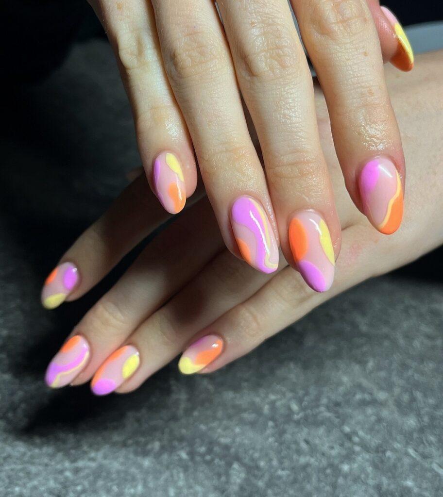 Abstract 70s Almond Nails 