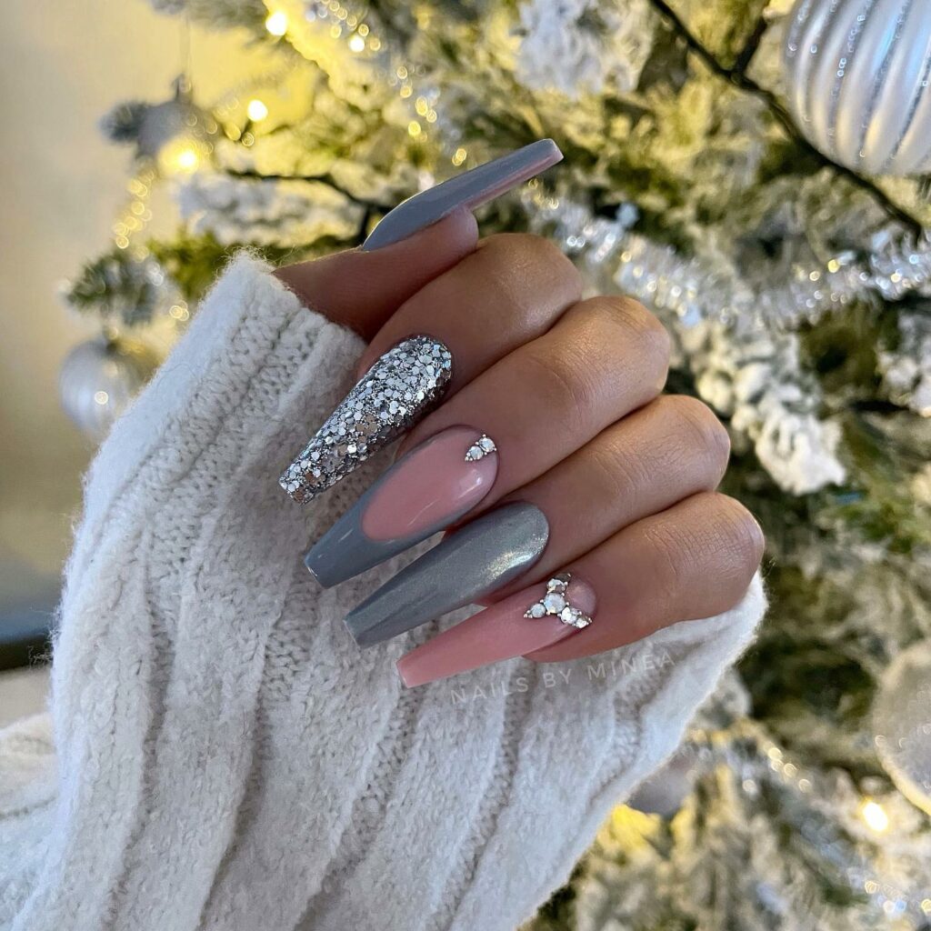 Chic Silver Christmas Nails Inspirations
