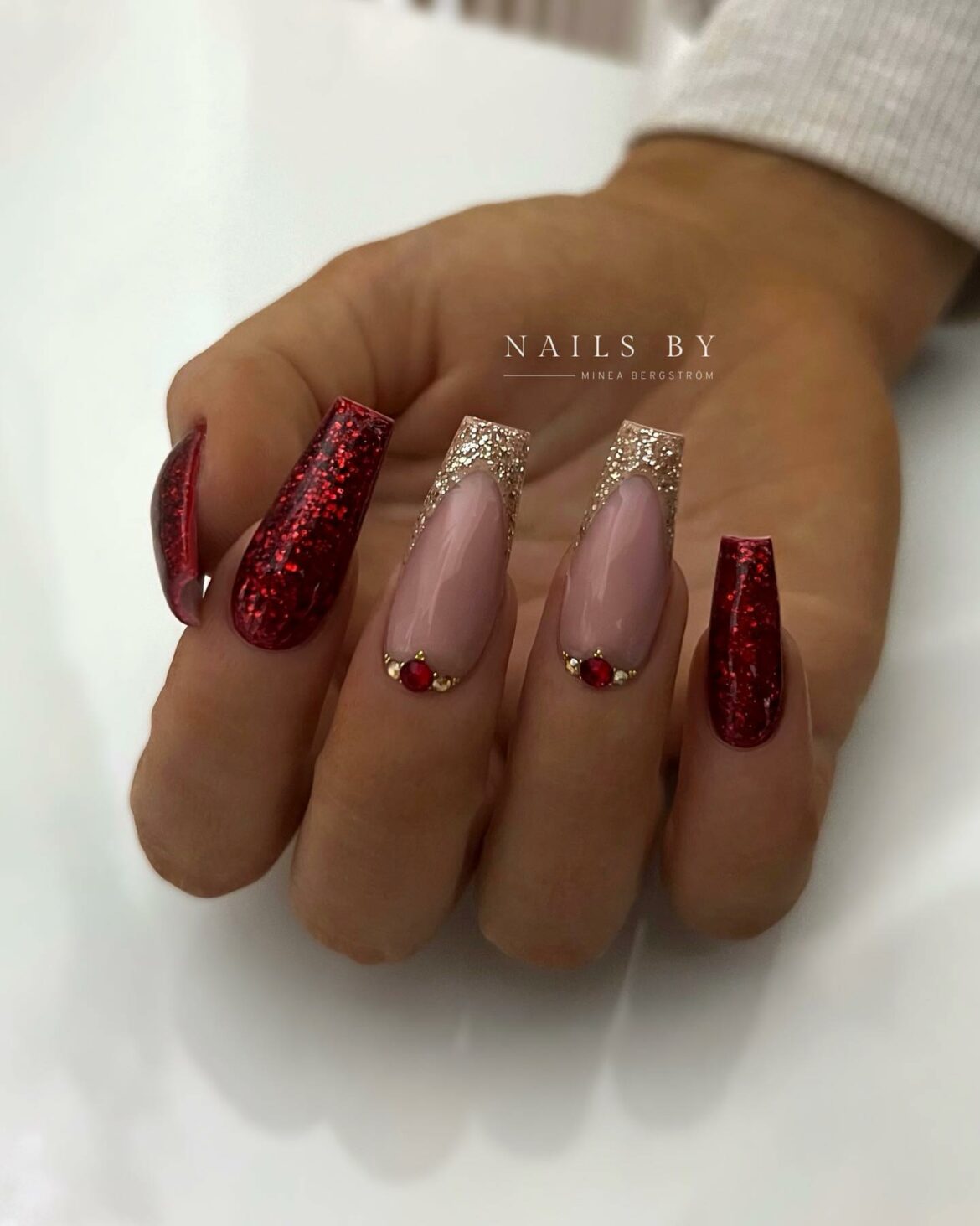 Shine Bright with 30 Red and Gold Christmas Nail Ideas in 2024