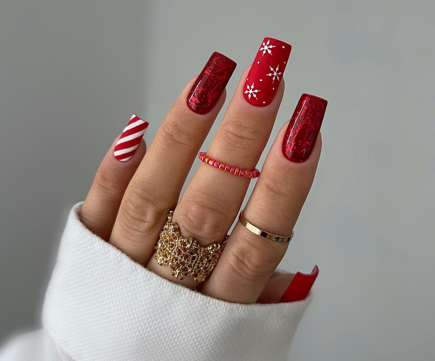 20 Latest Red and White Christmas Nail Ideas To Try In 2023! - alexie