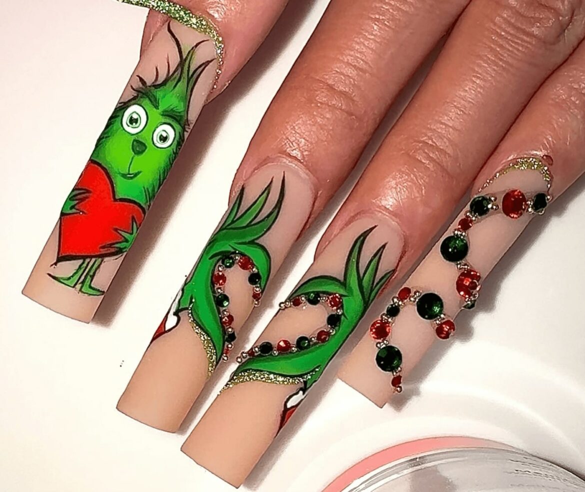 Grinch acrylic nails