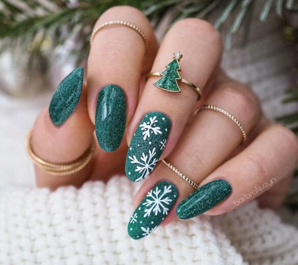 Latest Green Christmas Nail