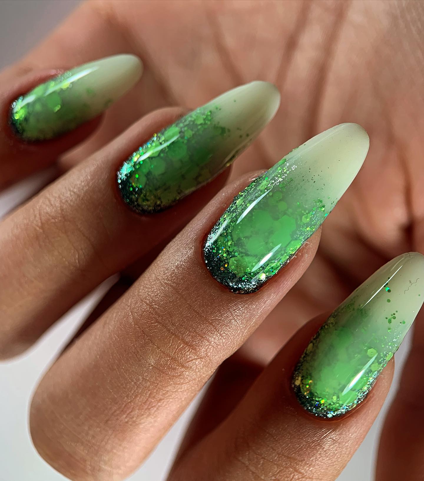 Green Gradient Glitter Stiletto Nail Art