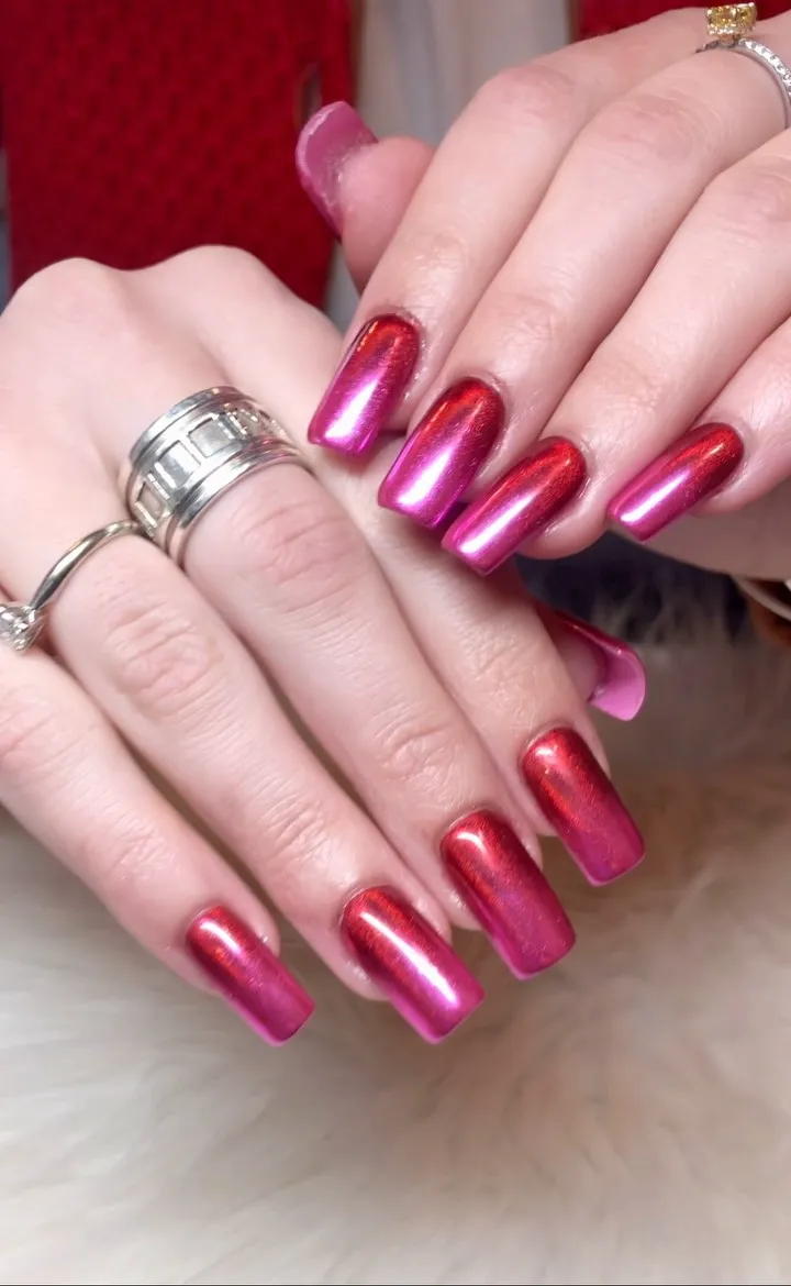Romantic Gradient Nails: A Stunning Valentine's Day Look
